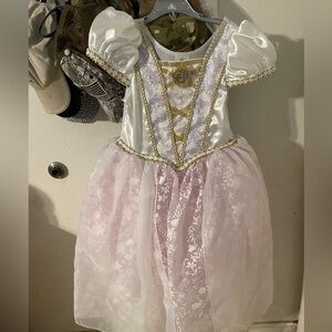 💜🦎🤍 Rapunzel Wedding gown 🤍🦎💜